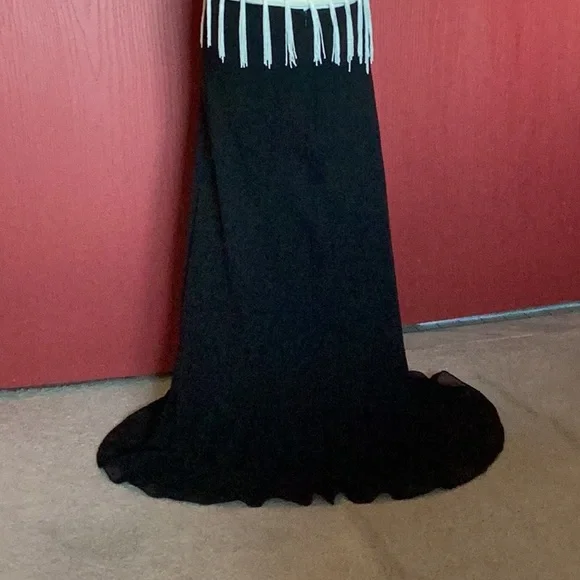 Carmen Marc Valvo Evening skirt, 100% silk, black with beautiful embroidery. - Picture 3 of 7